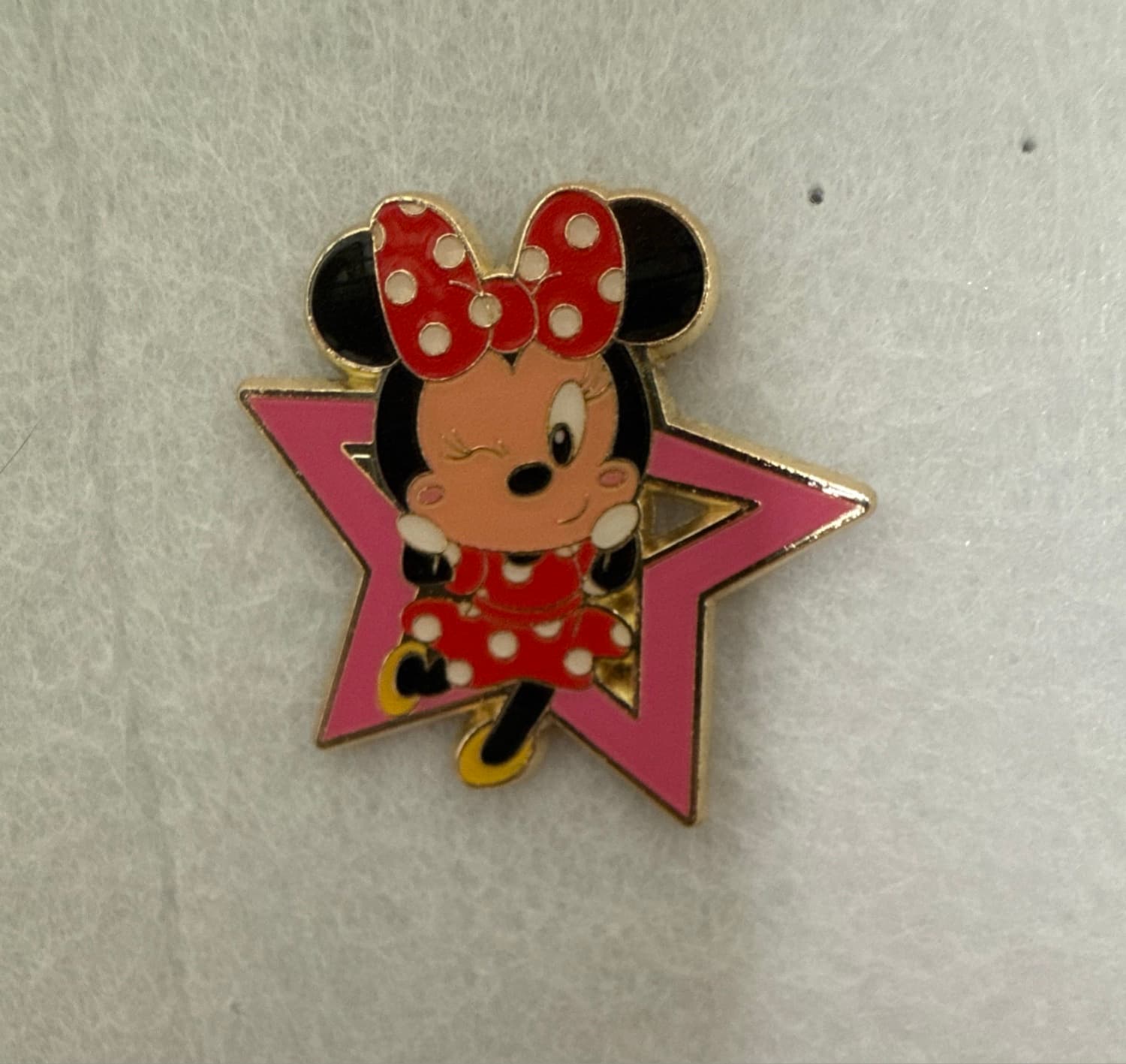 Shanghai Disney Resort Collectible Minnie Mouse Star Trading Souvenir Pin