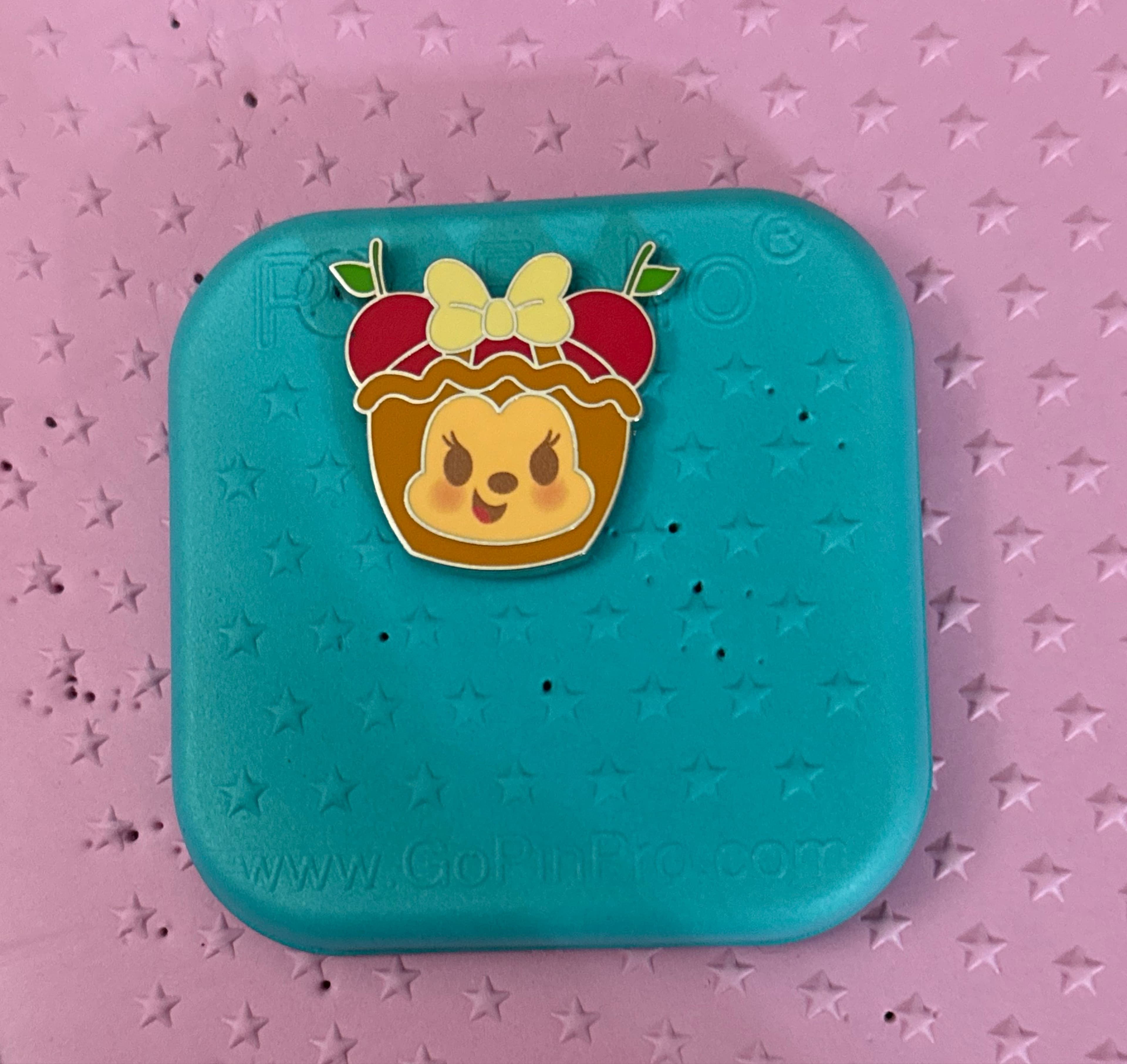 Minnie Mouse Cherry Tart - Munchlings Mystery Collection (Series 4) front