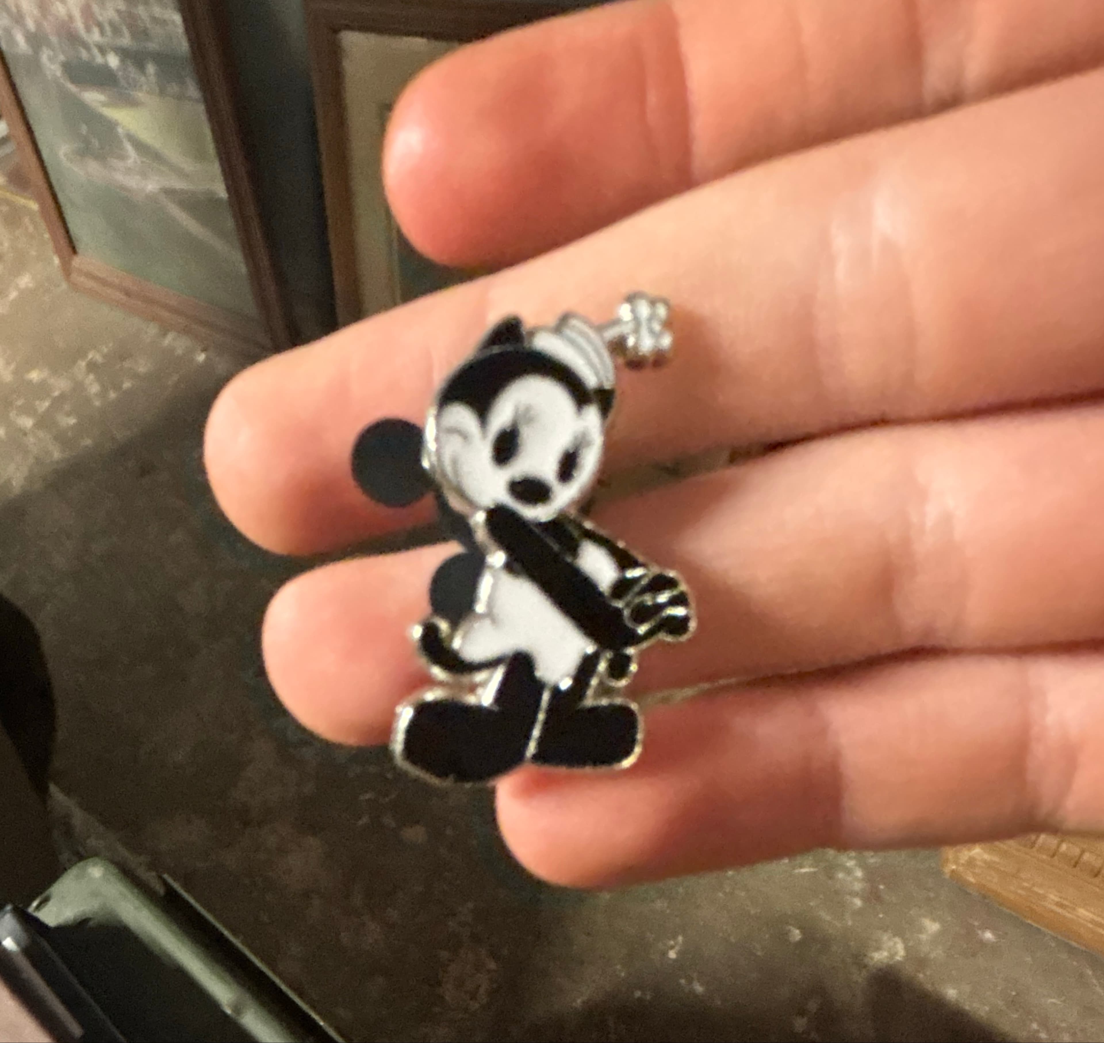 Ortensia Vintage Black & White Pin