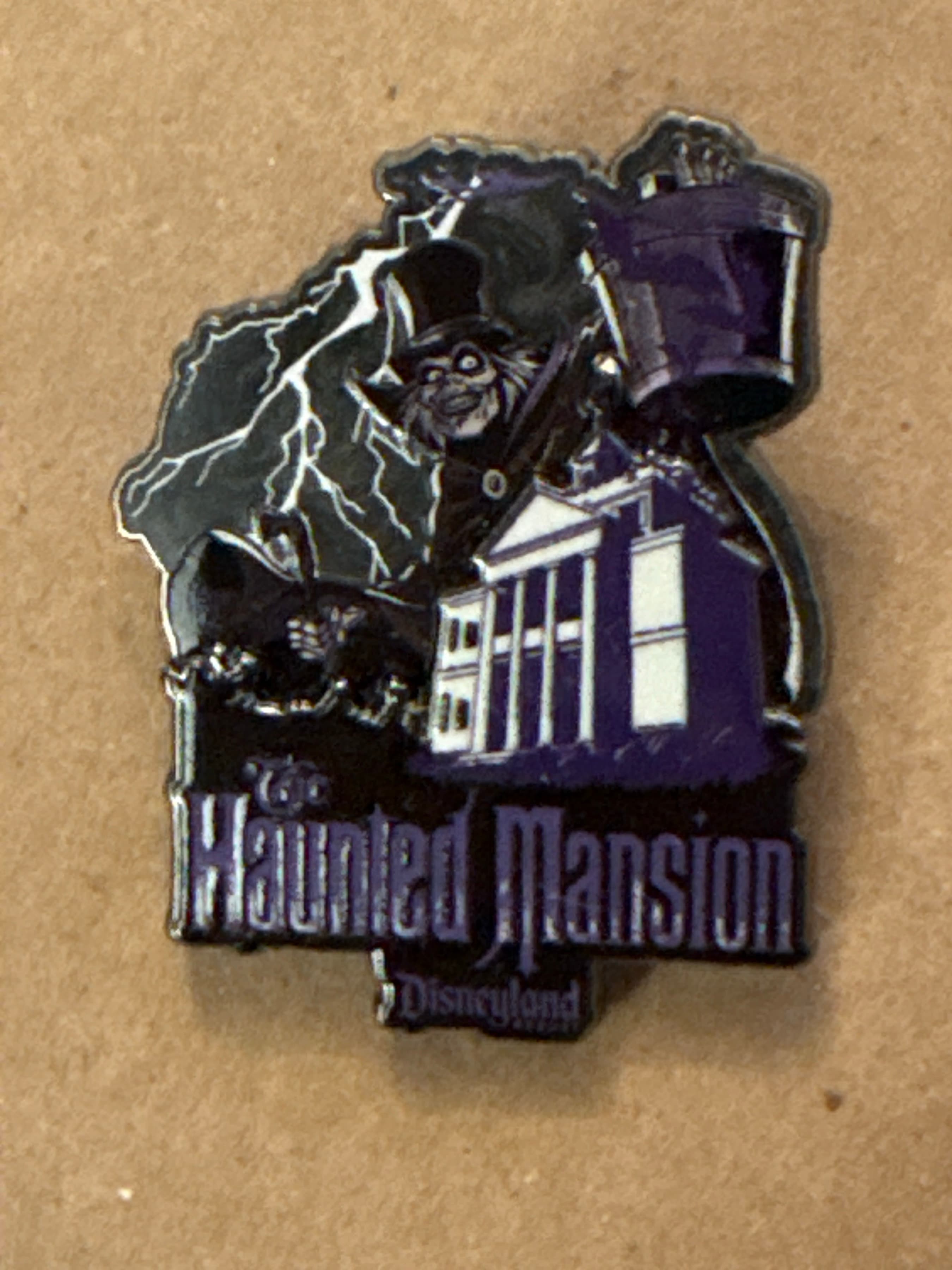 Hatbox Ghost and Haunted Mansion - Magic Key Holder Exclusive