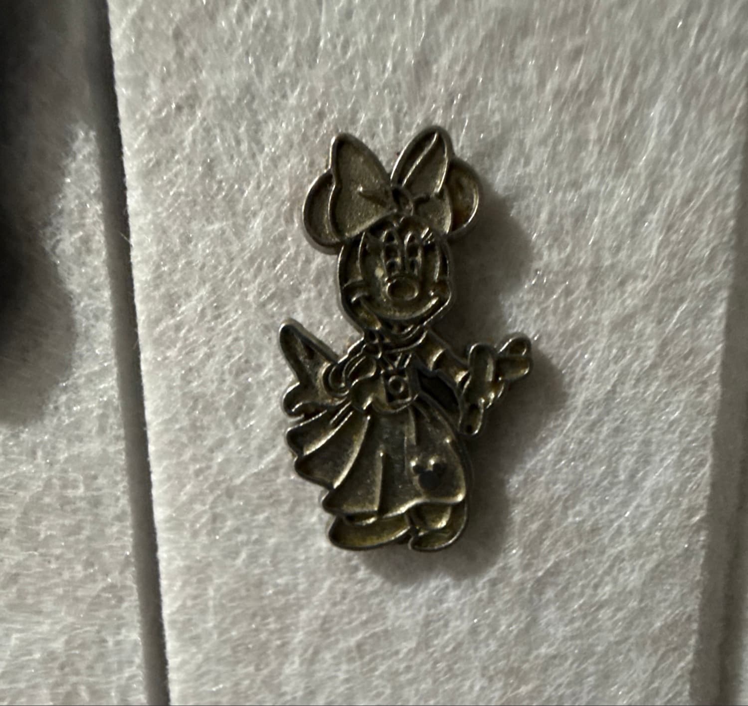 Tokyo Disneyland Bronze Sculpted Statues - Minnie Mouse with Clasped Hands
