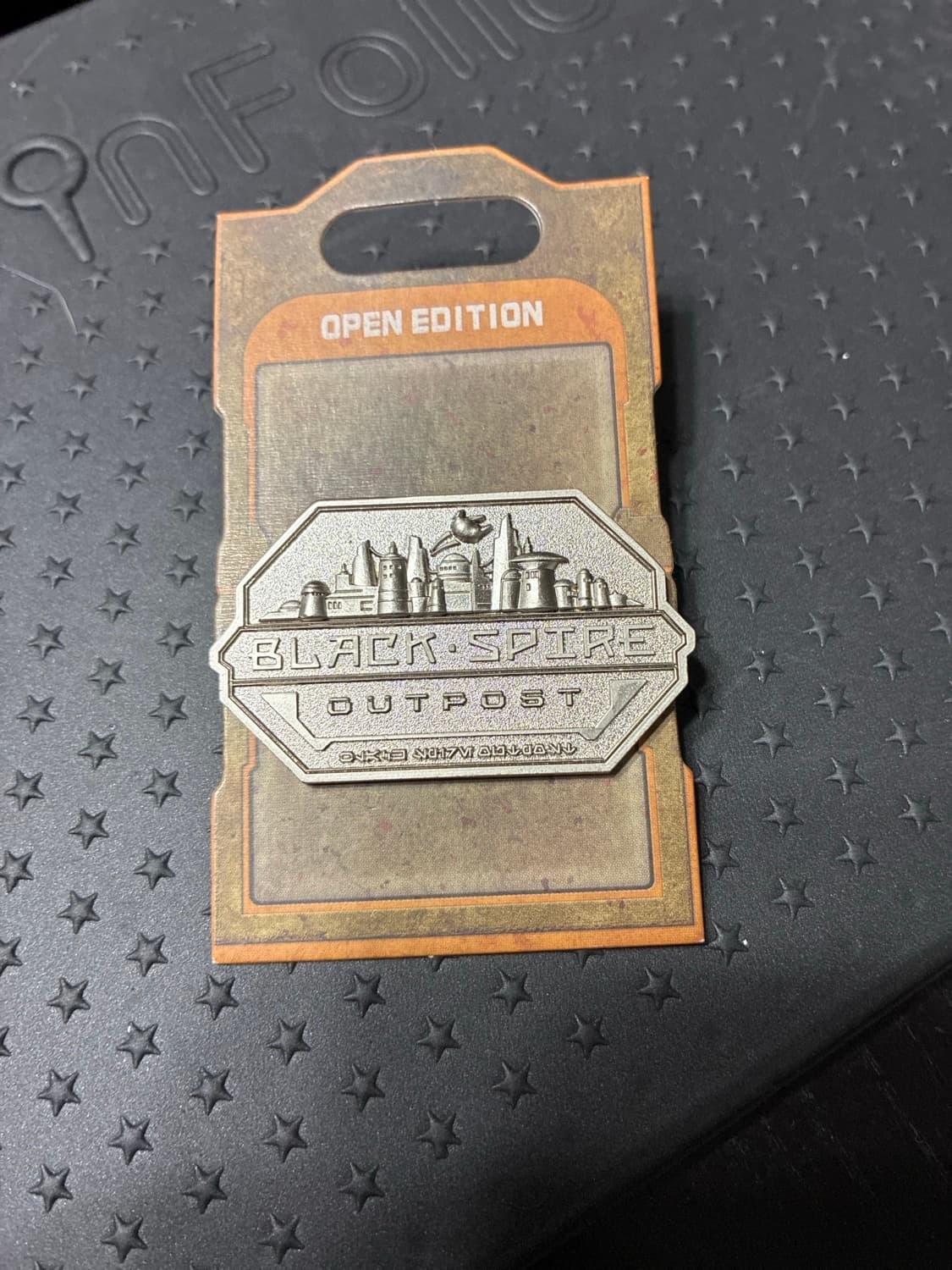 Star Wars Galaxy's Edge Black Spire Outpost Land Crossed Lightsabers Pin front