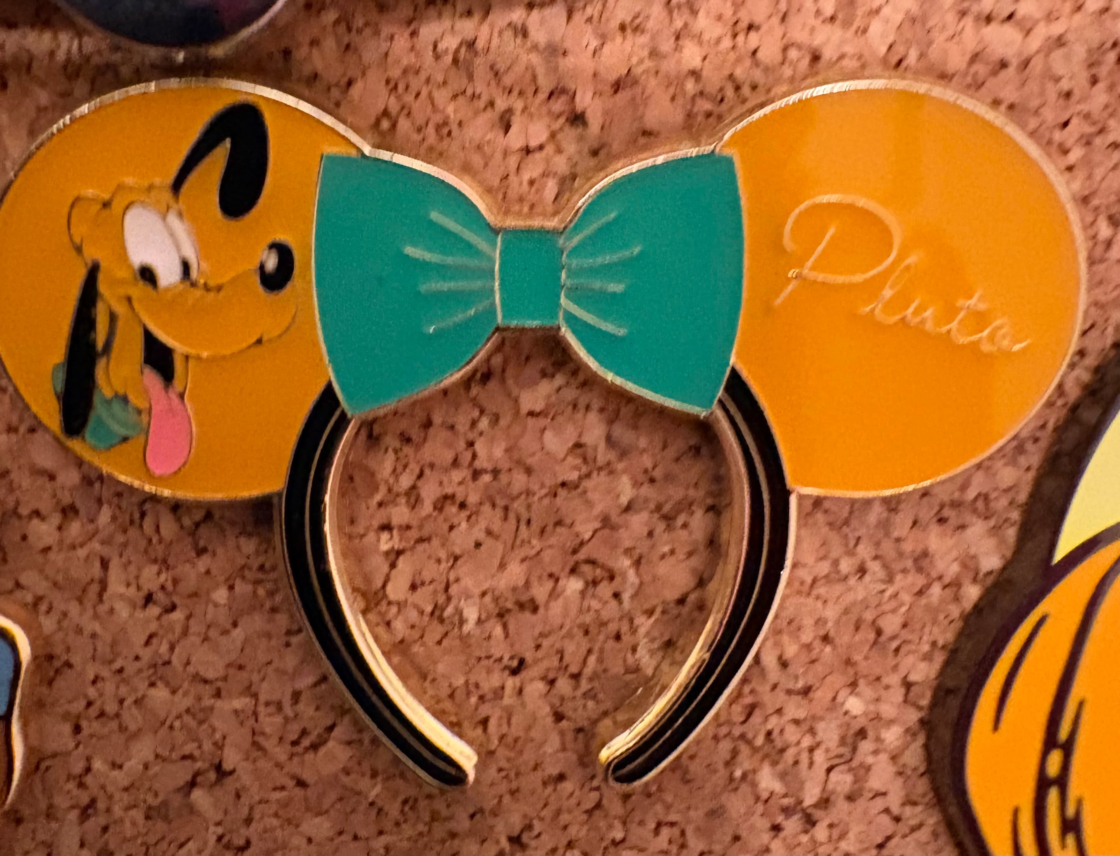 Loungefly - Mickey and Friends Ears Set - Mystery Pin