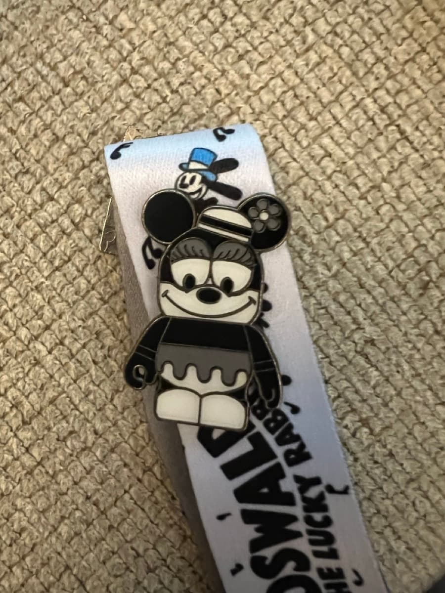 Minnie Mouse - Good (2010 Hidden Mickey Pin)