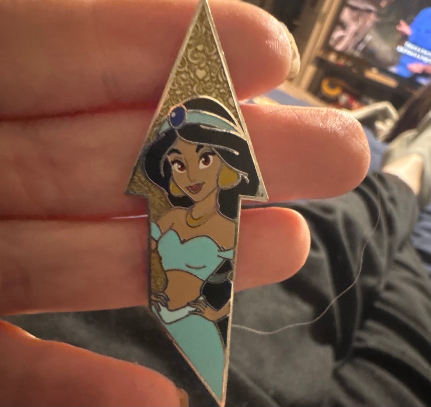 Jasmine Castle Puzzle Piece Arrow