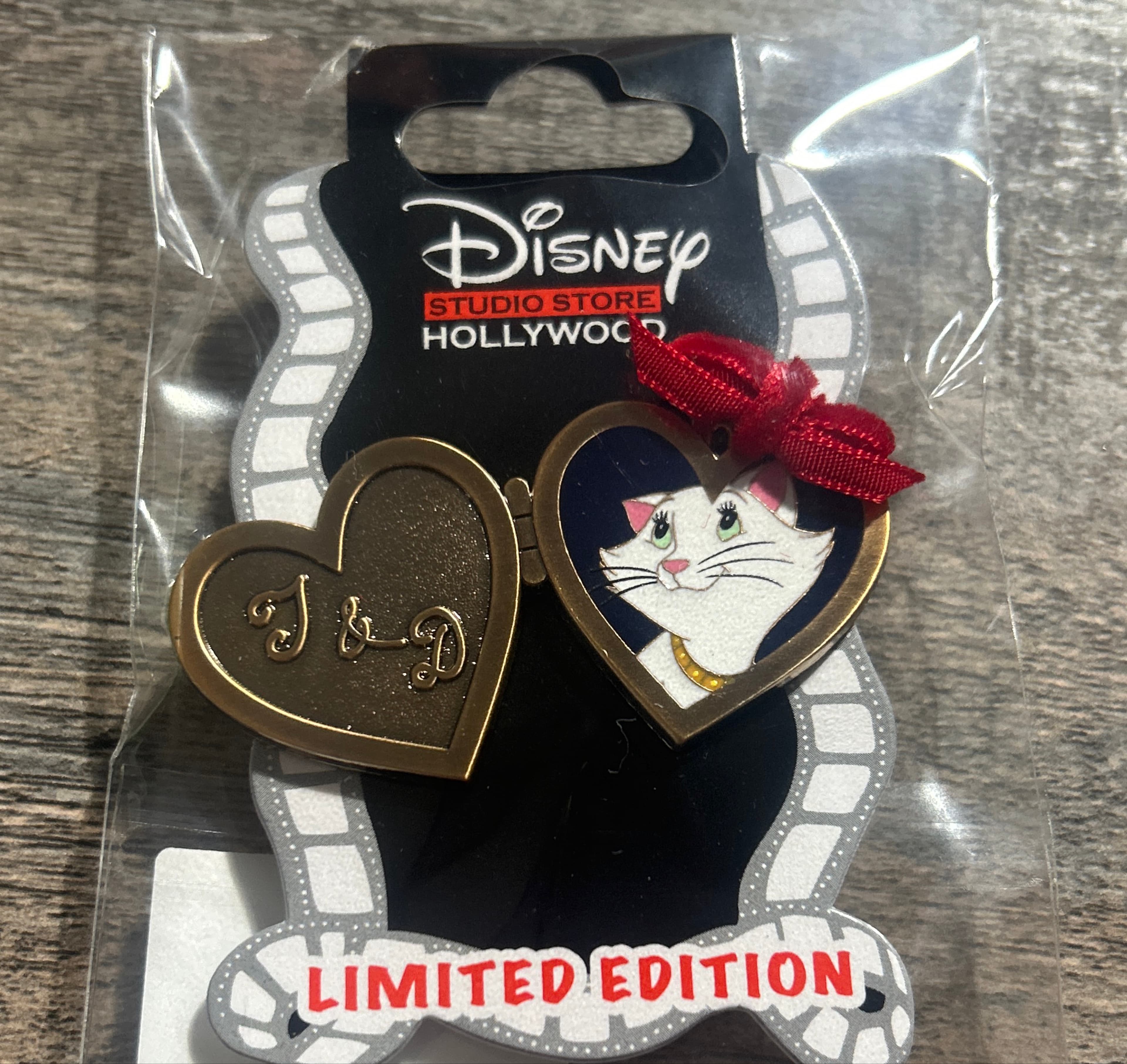 Duchess Love Locket front