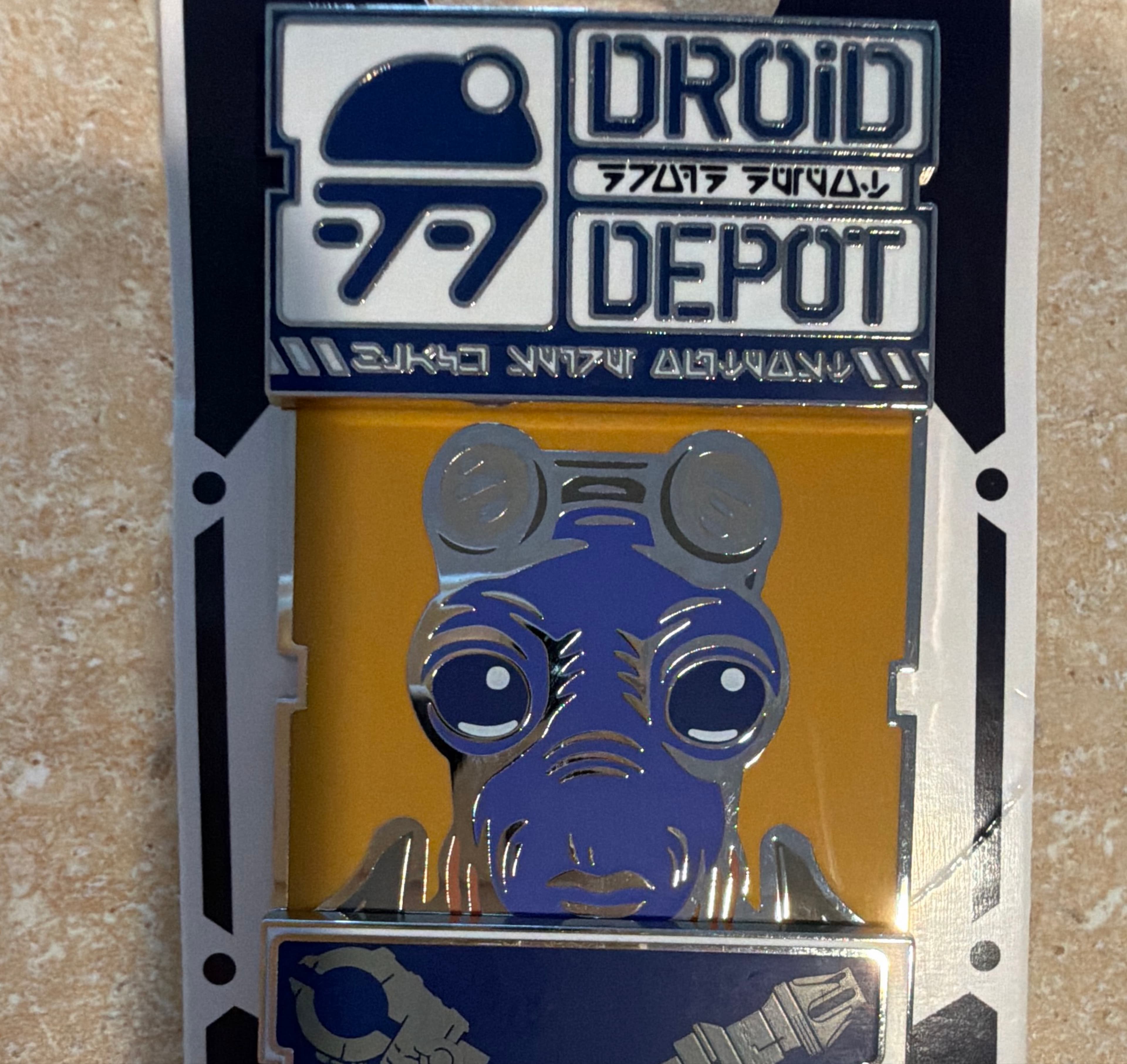 Mubo Droidsmith - Droid Depot Pin front