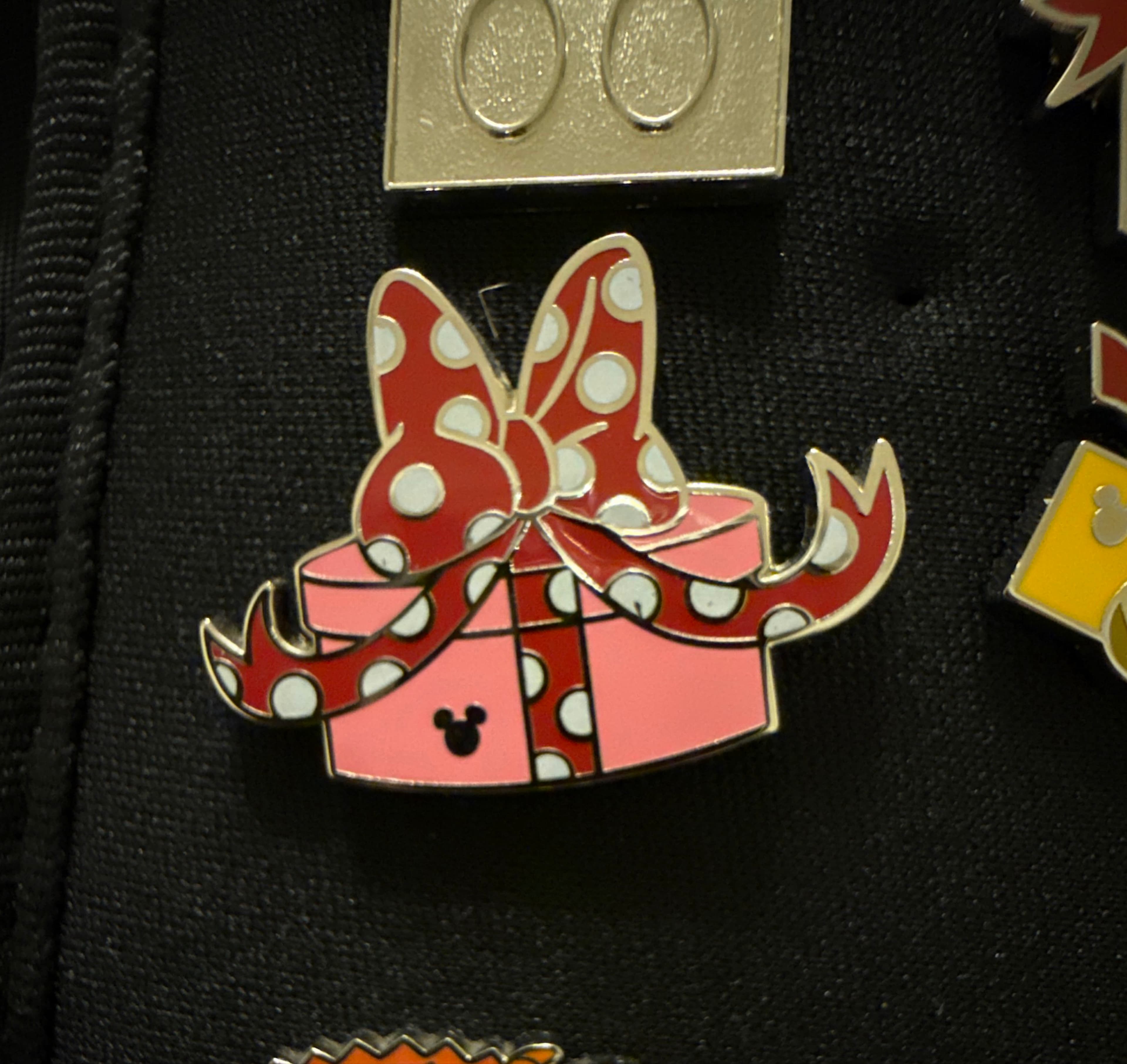 Minnie Mouse Gift Box front