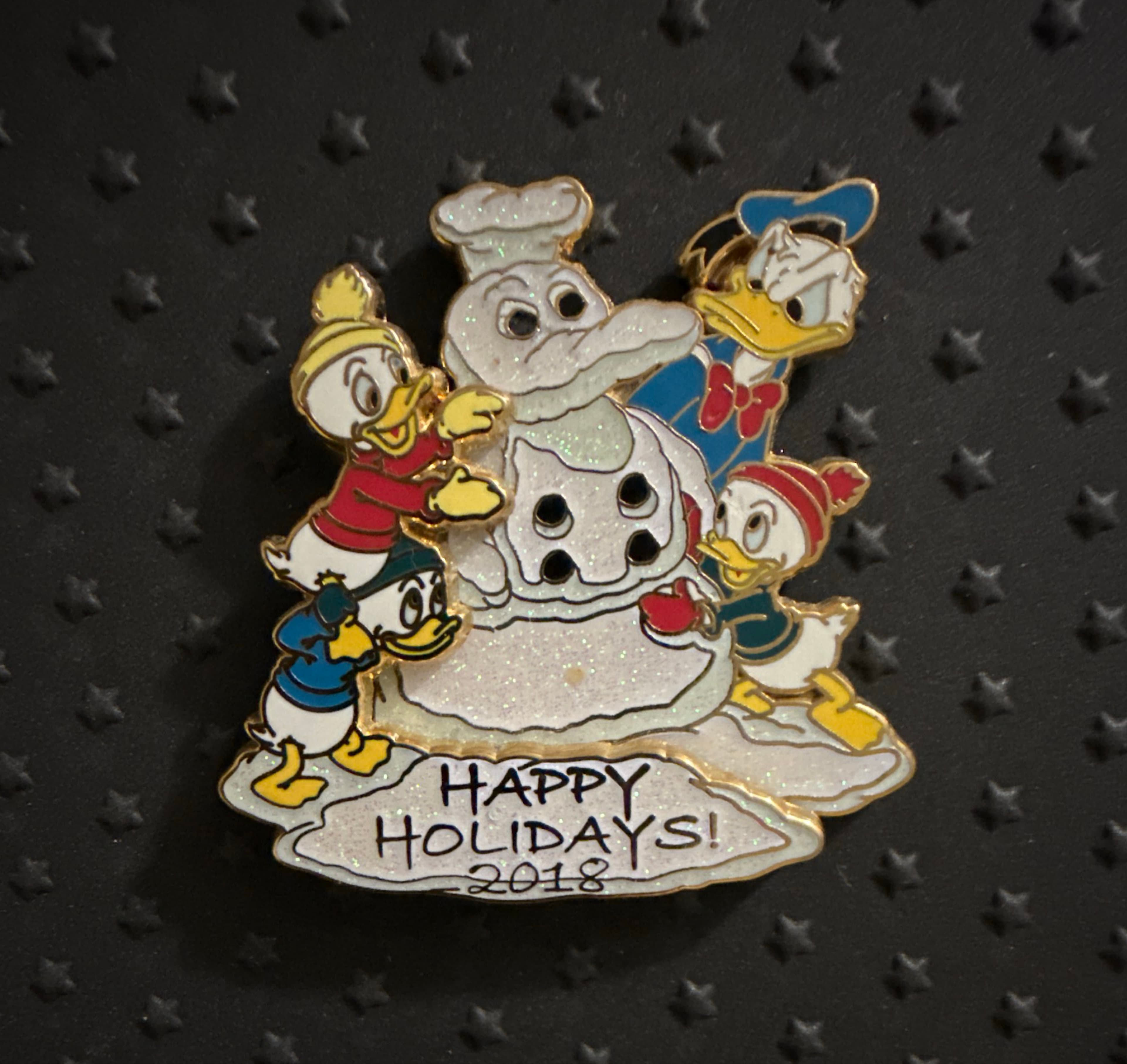 Happy Holidays 2018 Build a Snowman Donald Duck and Nephews Pin front