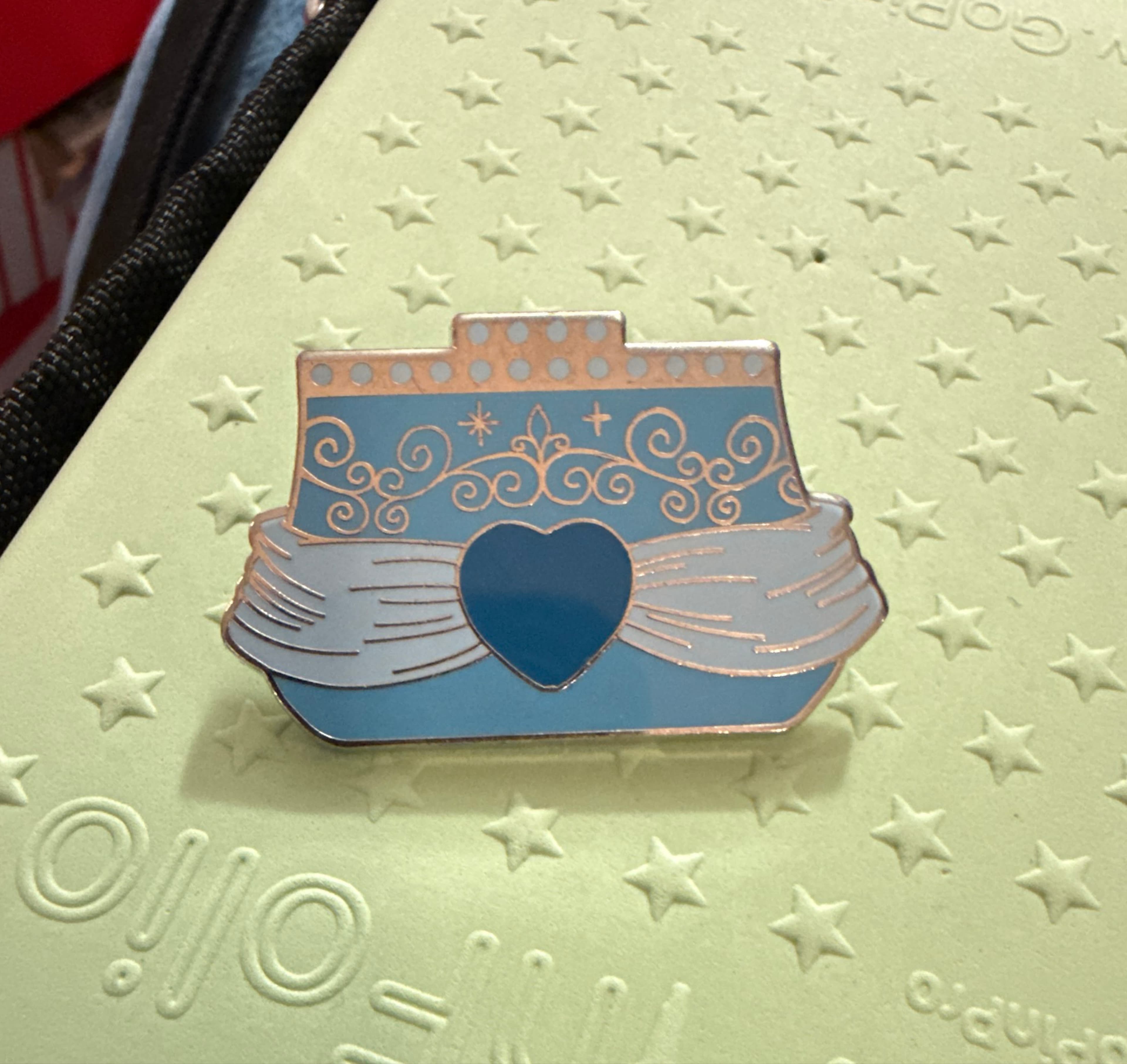 Cinderella Handbag Pin front