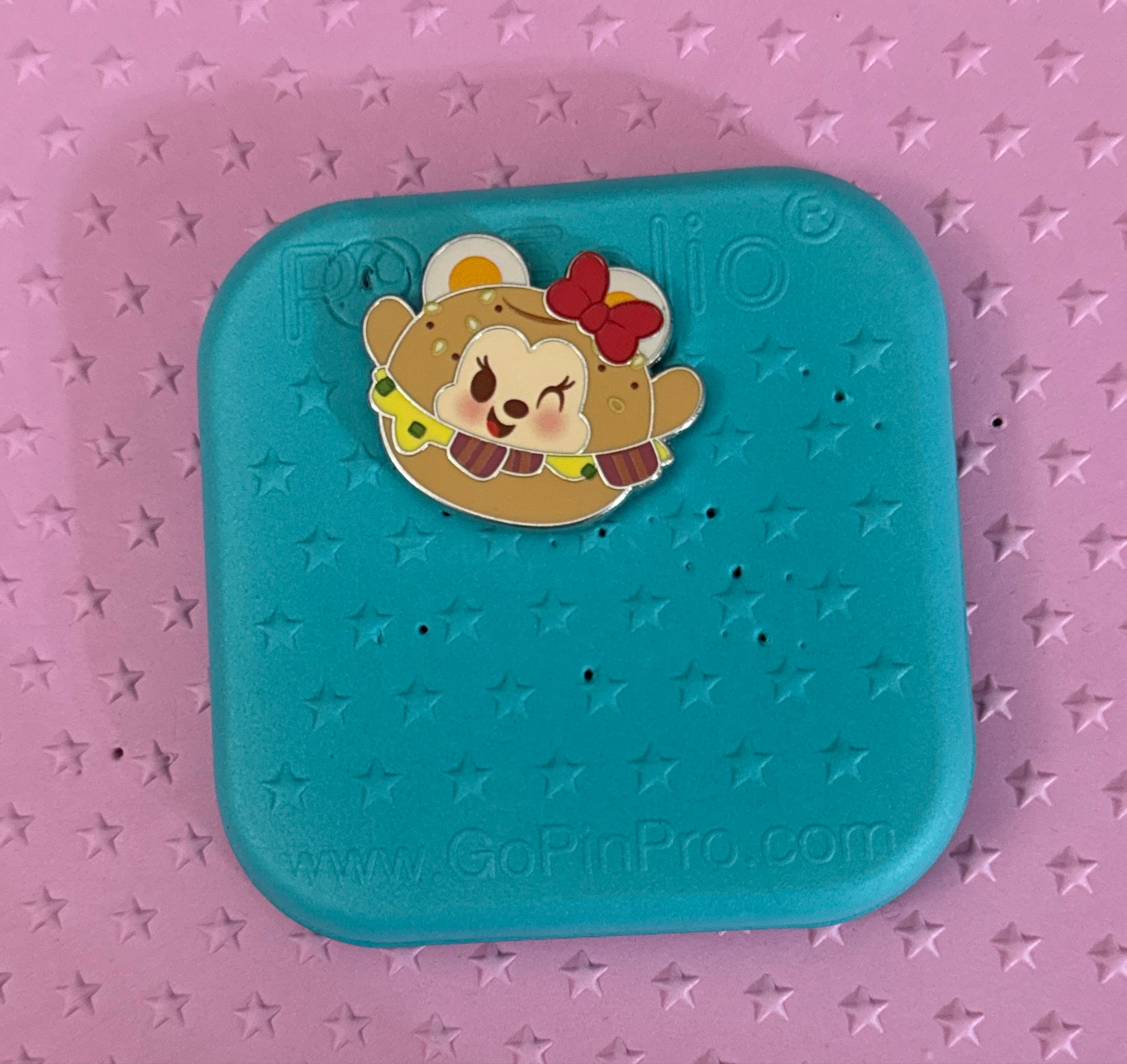 Minnie Mouse Bagel Breakfast Sandwich - Munchlings Series 3 front