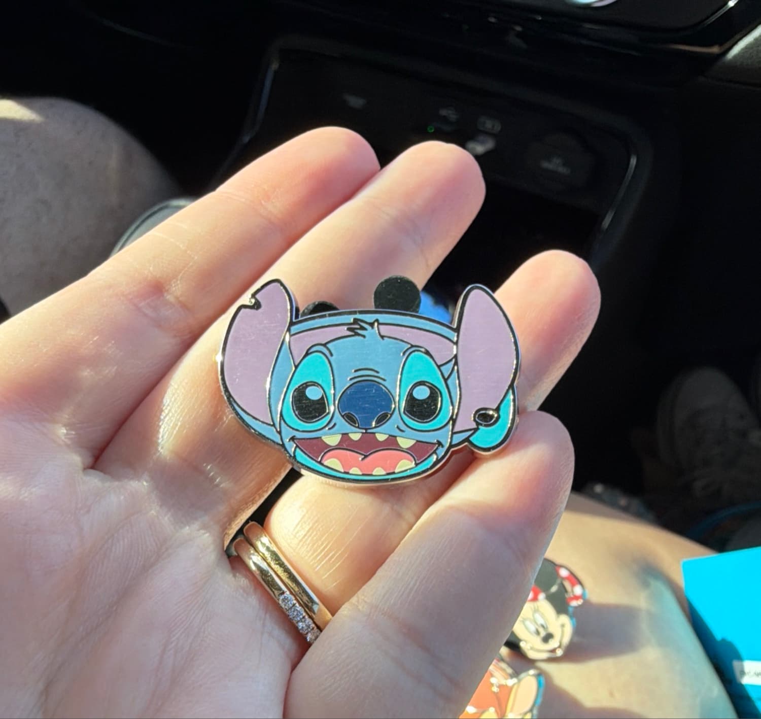 Stitch - Disney Character Mugs Pin