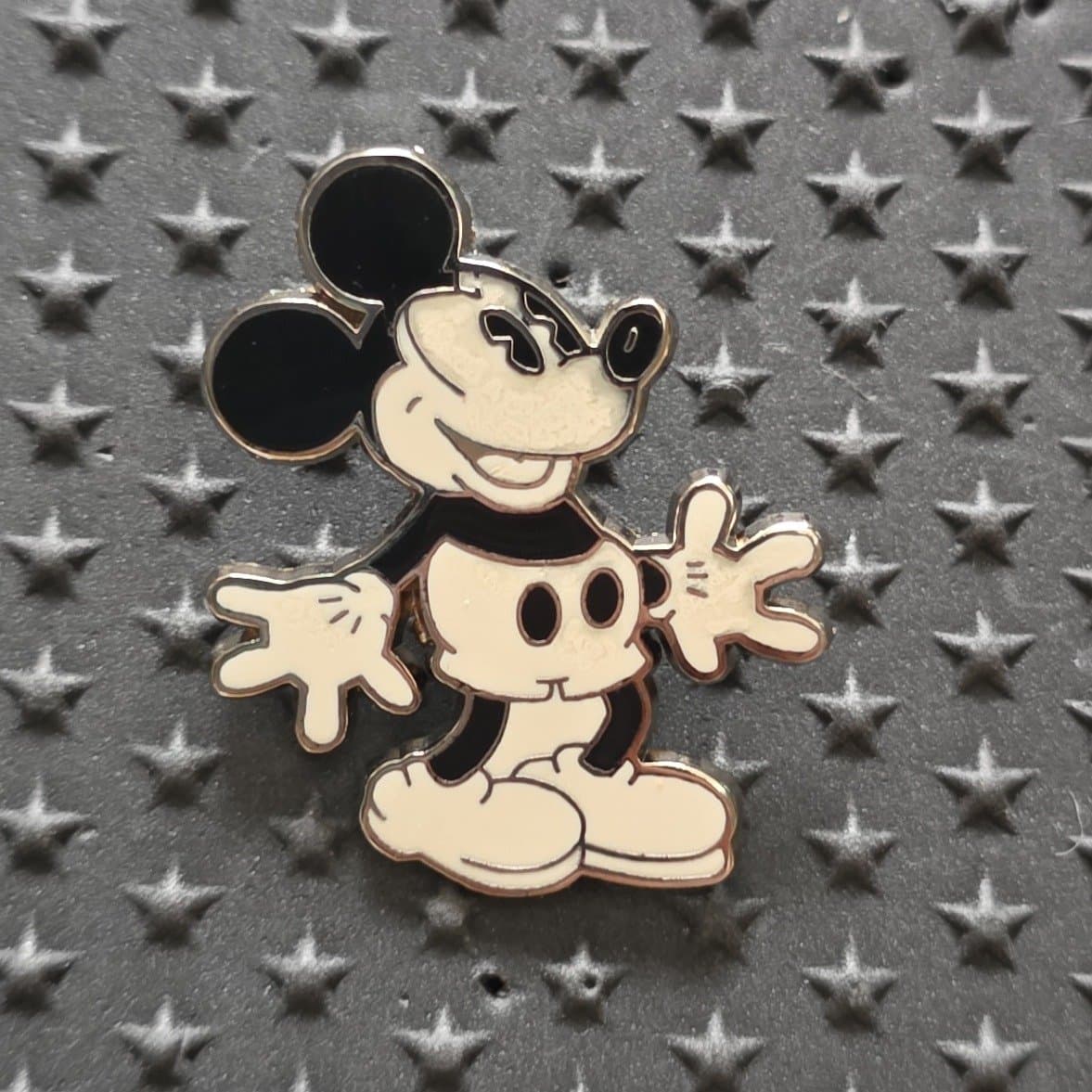 Mickey Mouse Waving (Steamboat Willie)