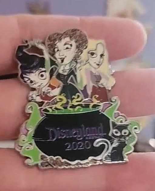 Disneyland 2020 Hocus Pocus The Sanderson Sisters & Binx Limited Release Pin front