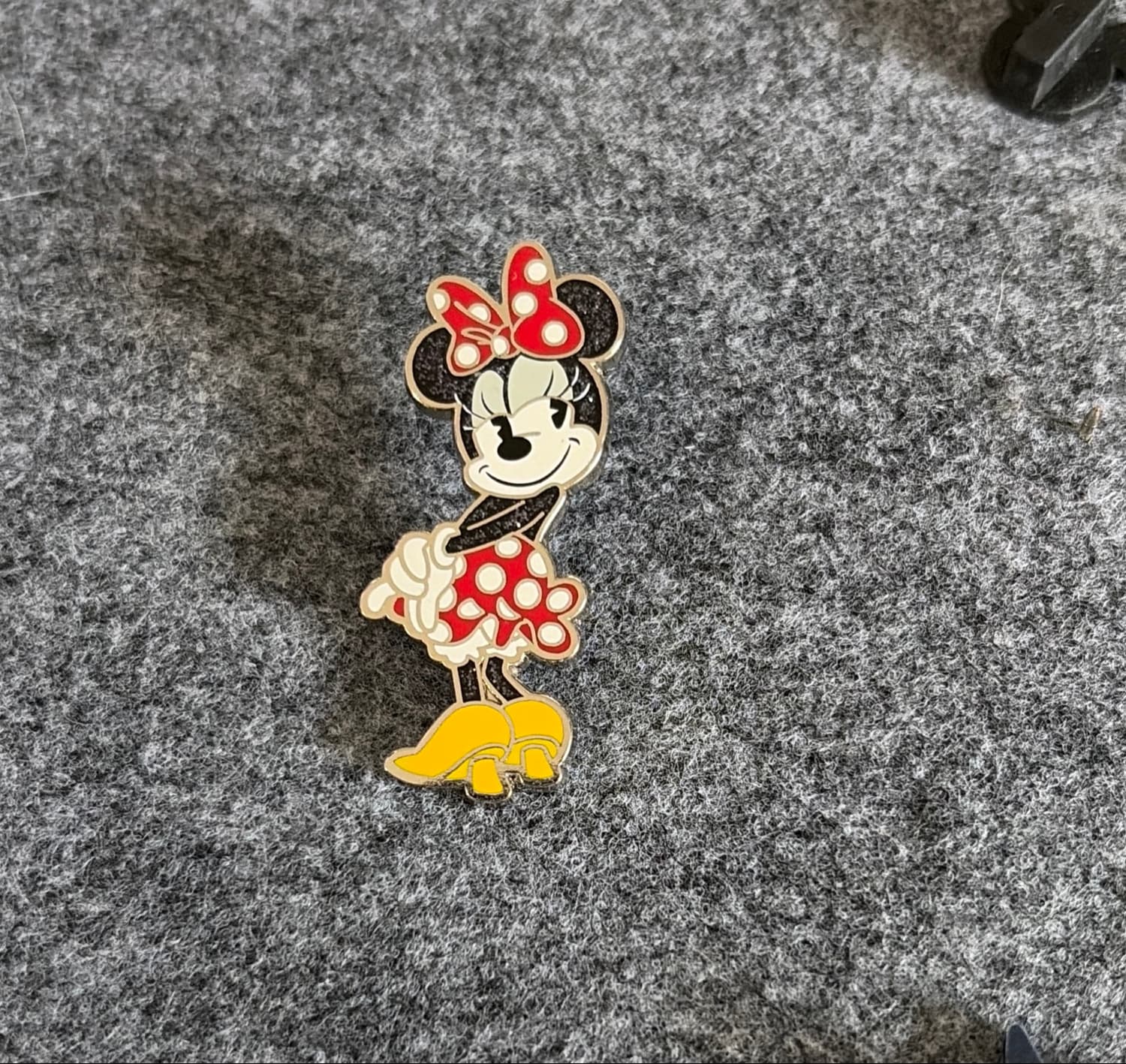 Minnie Mouse Standing Red Polka Dot Dress Gold Outline Pin
