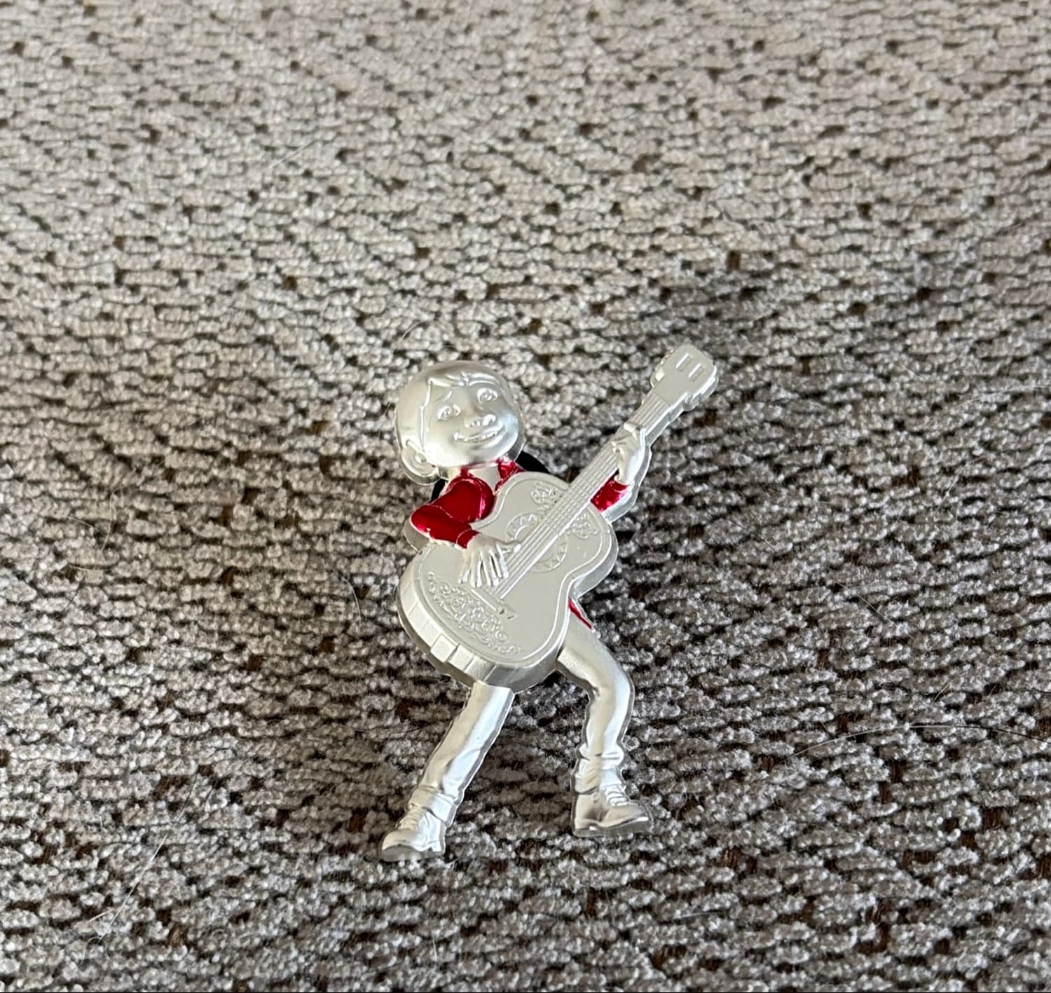 Miguel Playing Guitar - Coco Disney100 Platinum Pin