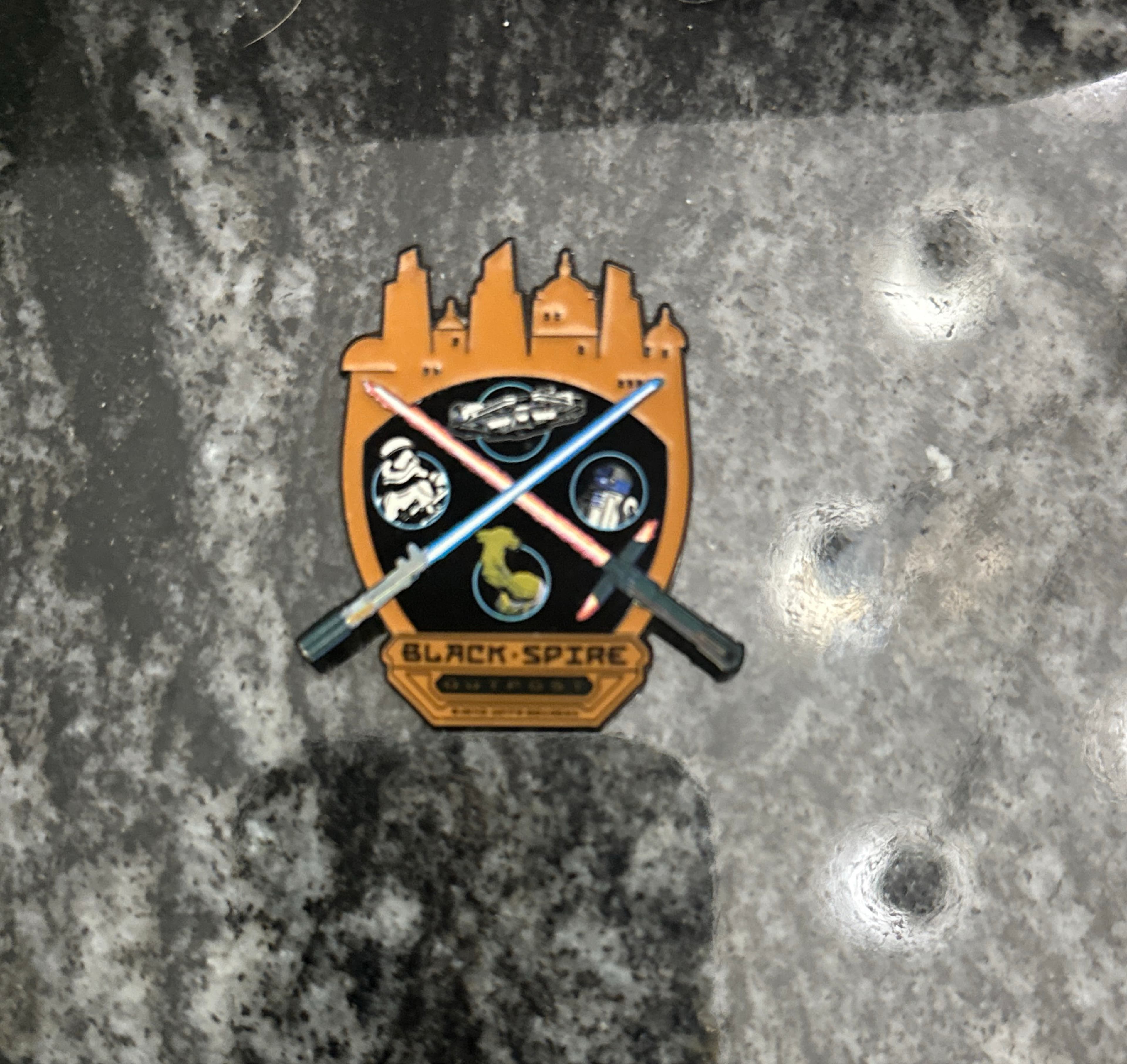 Star Wars: Galaxy's Edge - Black Spire Outpost - Crossed Lightsabers front