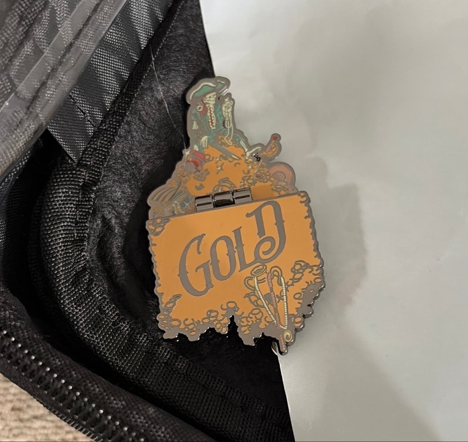Pirates of the Caribbean Gold Treasure Hinged Pin front