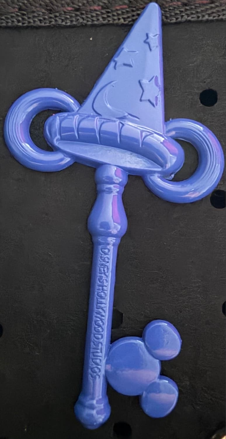 Disney Sorcerer Mickey Key to the Magic Passholder Hollywood Studios Key Pin