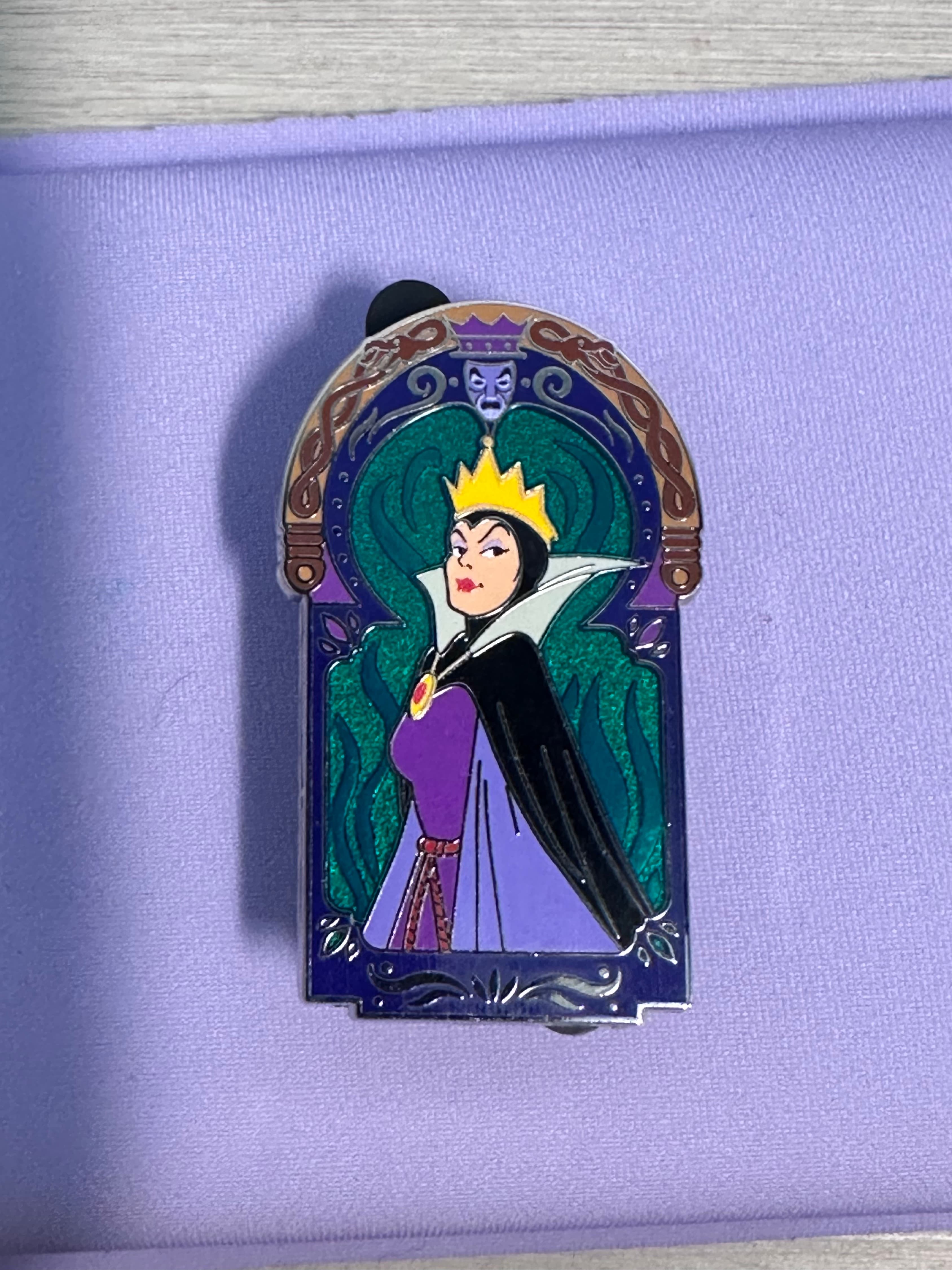 Evil Queen - Portrait Villain Mystery front