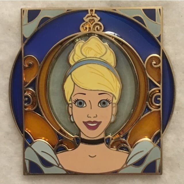 Disney Royalty Reveal / Conceal - Cinderella front