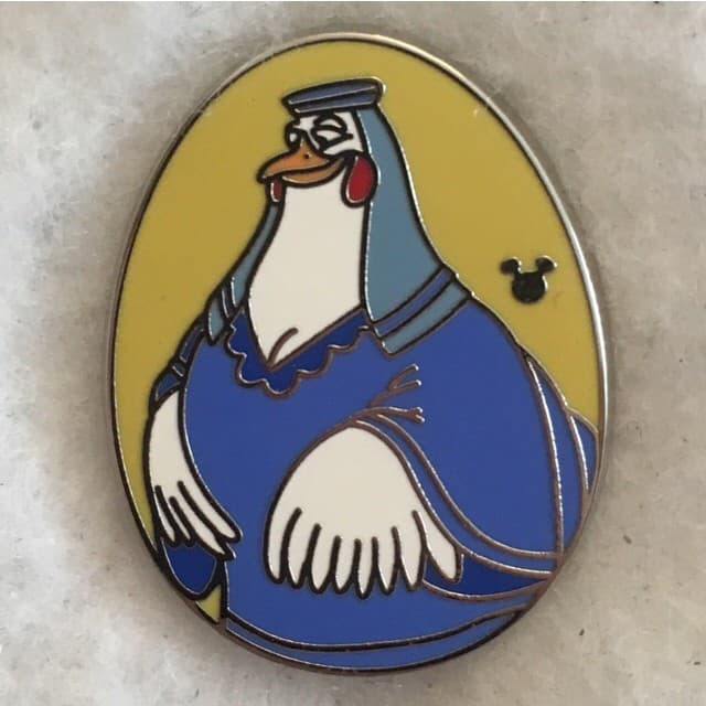 Hidden Mickey 2014 WDW - Birds - Lady Kluck front