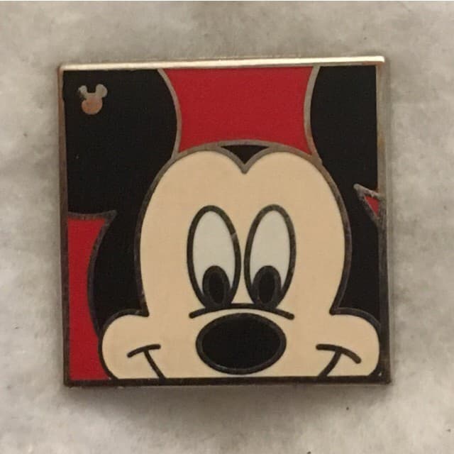 Hidden Mickey 2012 DLR - Faces - Mickey Mouse