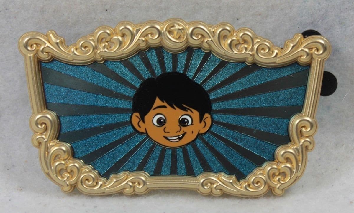 Pixar Pier Mystery Set - Miguel front