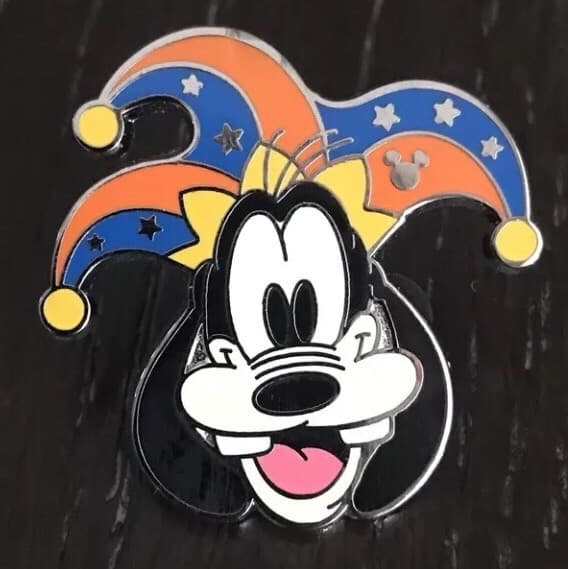 Hidden Mickey 2015 DLR - Mardi Gras - Goofy Completer front