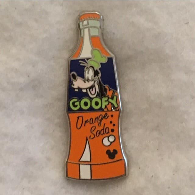 Hidden Mickey 2010 DLR - Sodas - Goofy front