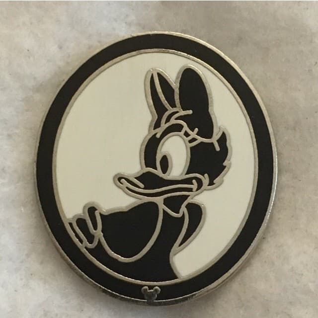 Hidden Mickey 2008 DLR - Silhouettes - Daisy Duck front