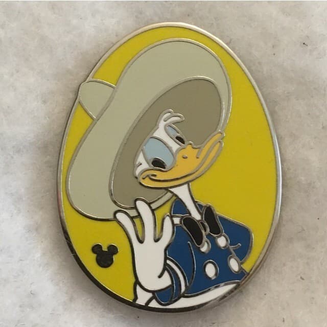 Hidden Mickey 2014 DLR - Birds - Donald Duck front