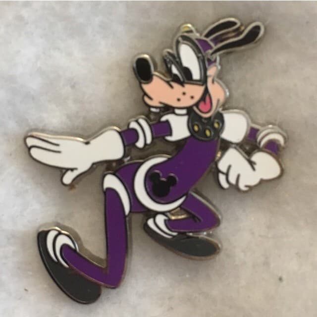 Hidden Mickey 2015 WDW - Spacesuits - Goofy front