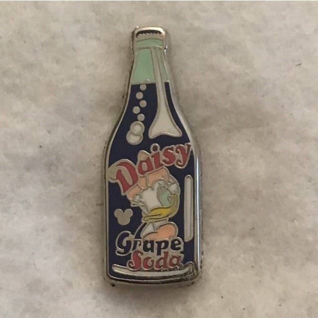 Hidden Mickey 2010 DLR - Sodas - Daisy Duck