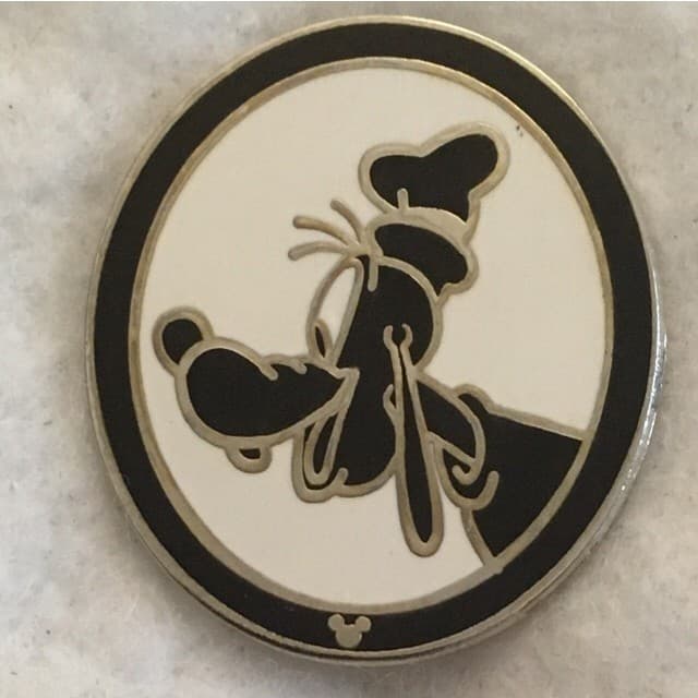 Hidden Mickey 2008 DLR - Silhouettes - Goofy