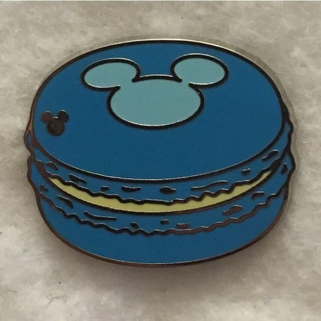 Hidden Mickey 2015 WDW - Macaron - Blue front